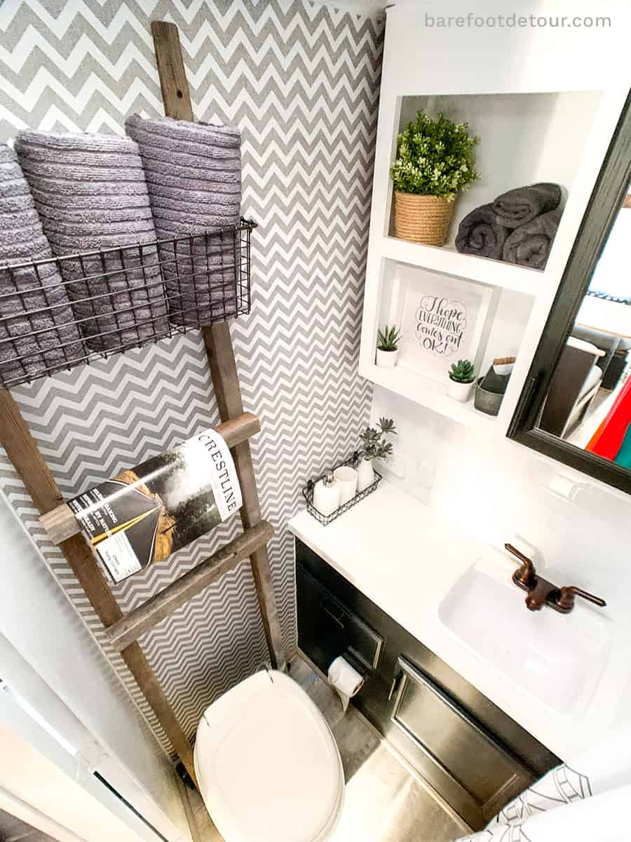 camper reno bathroom walls